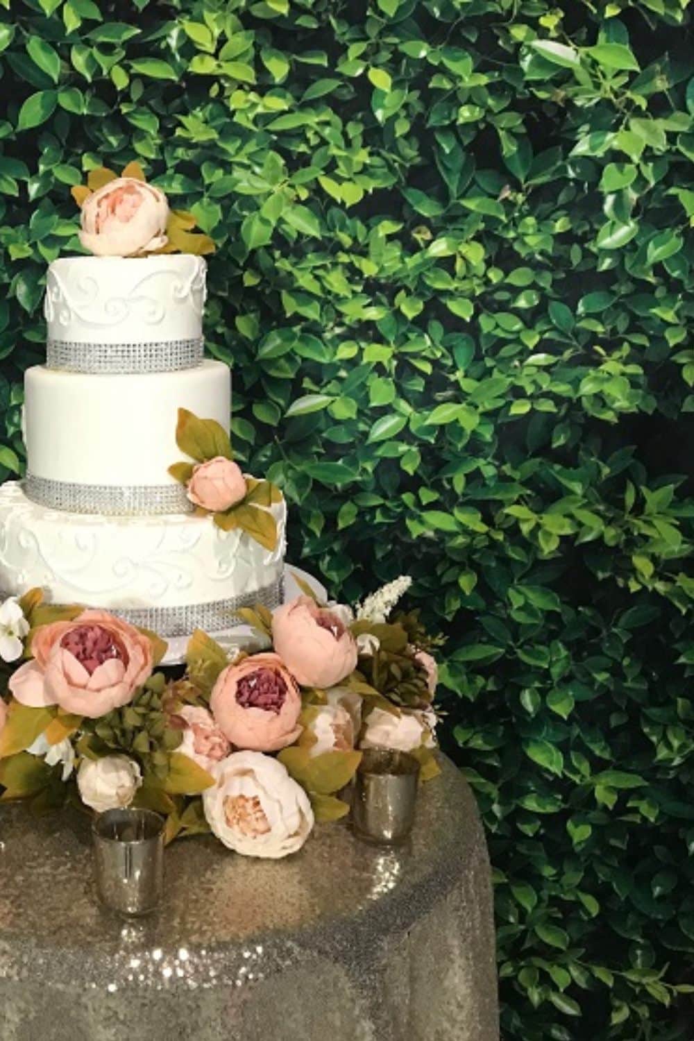 greenery-backdrop-best-wedding-decor-rentals-near-me-rent-my-wedding-color-silver